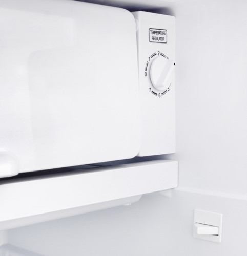 Холодильник Tesler (Теслер) RC-95 Silver